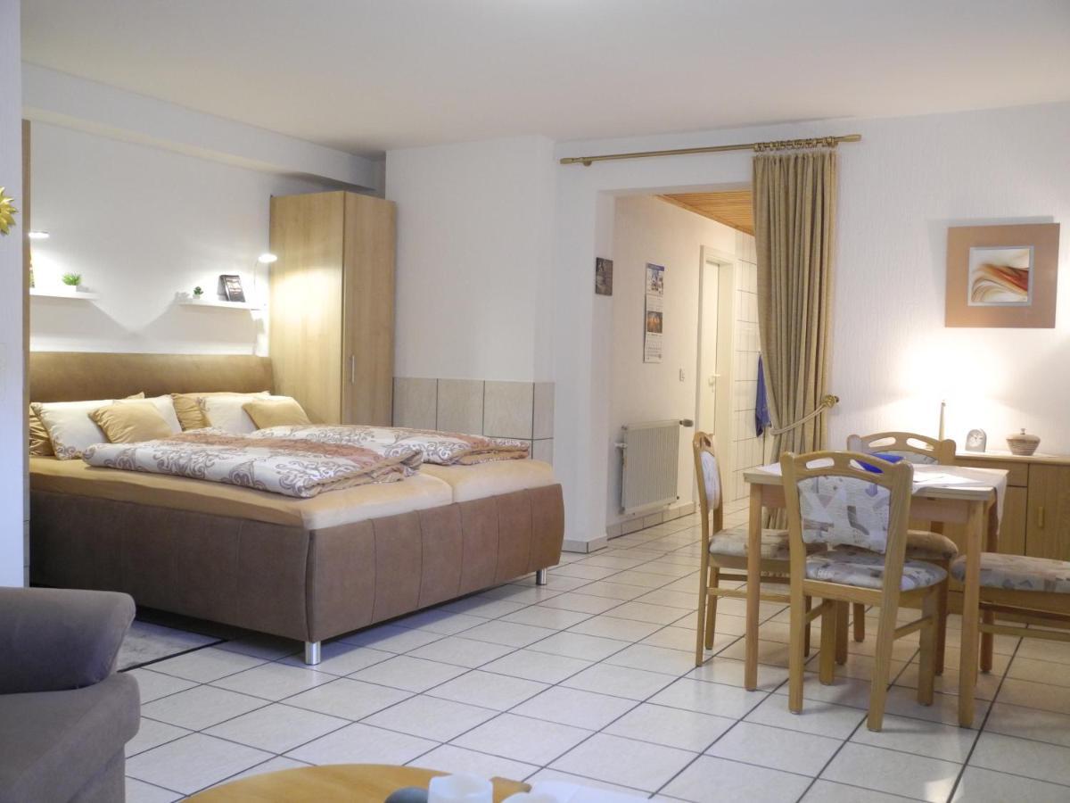 Ferienwohnung Heinen Andernach Esterno foto